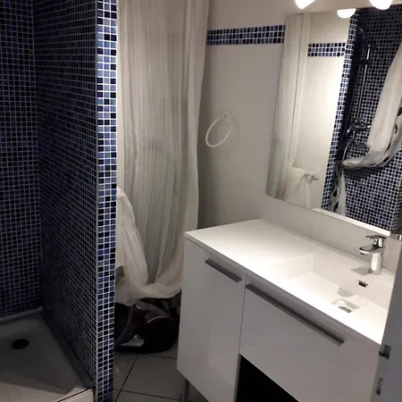 Le Serpent De شقة لو غراو دو روا